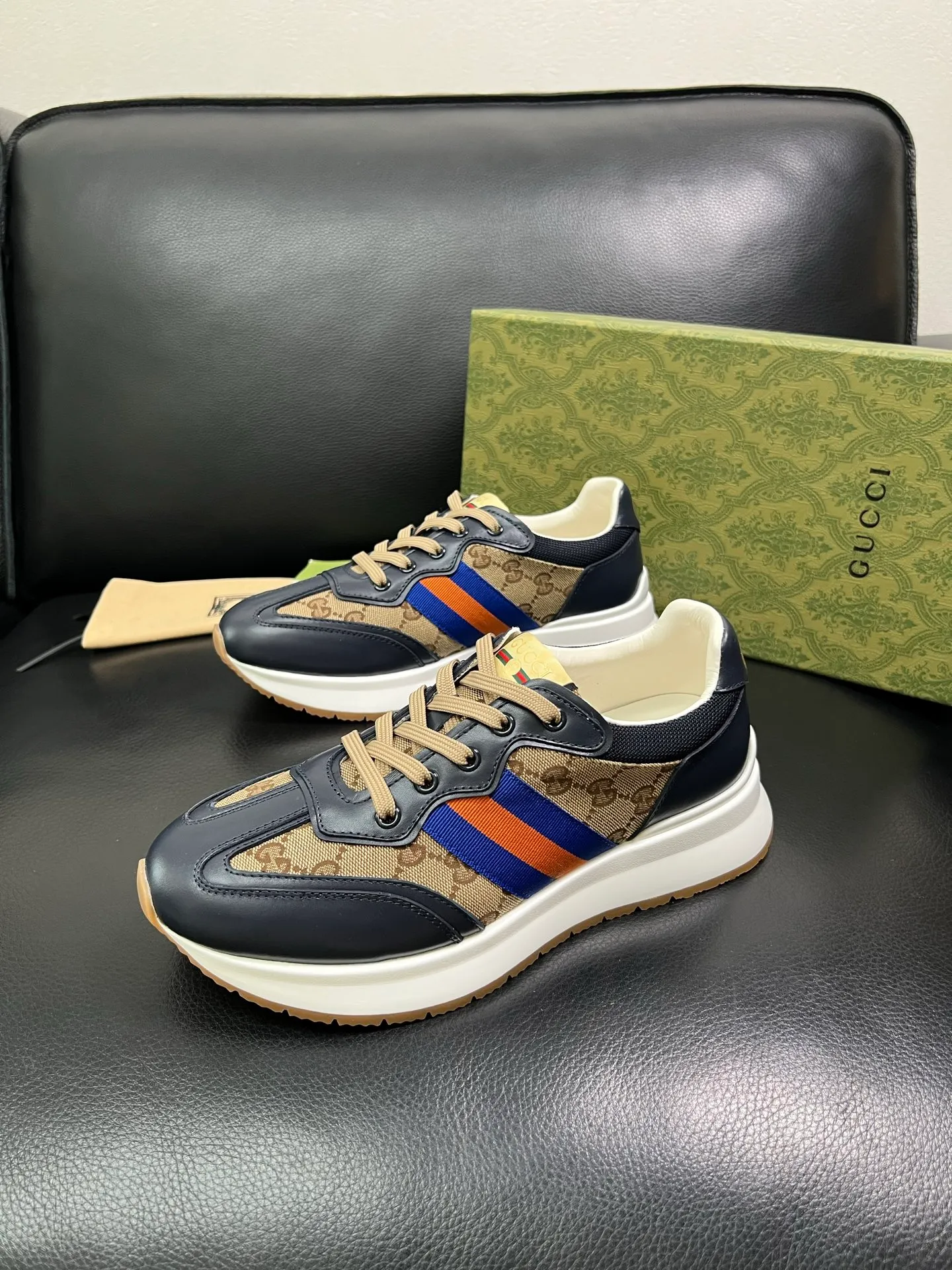Men's shoes 💰800 Gucci top purchasing Gucci counter new model, original factory configuration of imported cowhide from Italy with printed cloth fabric, imported cowhide lining, breathable and comfortable, sole: original factory special sole is super comfortable, original factory and single goods are high quality, welcome to compare, code number 38-44 (customized 45 46) 85865